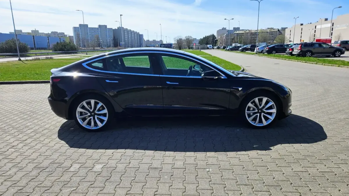 Tesla Model 3 AWD — реальная машина из парка